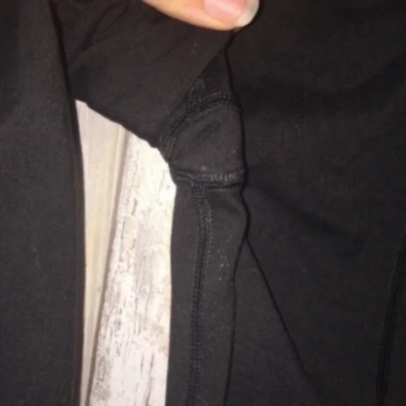 Victoria's Secret VSX Black Crop Leggings - Picture 6 of 7